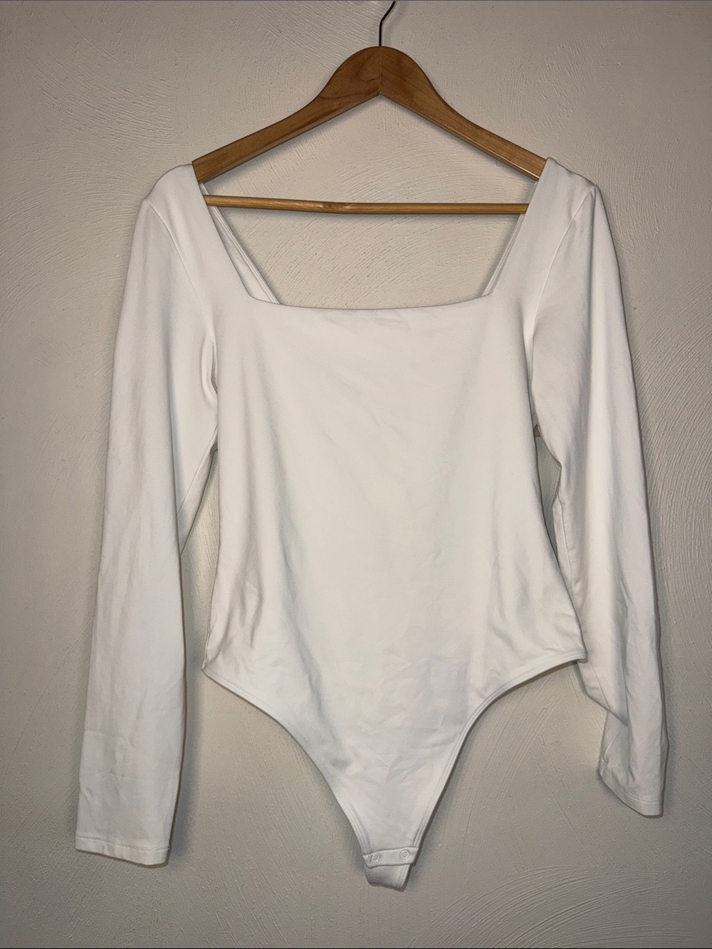 Aritzia Babaton White Square-Neck Long Sleeve Bodysuit